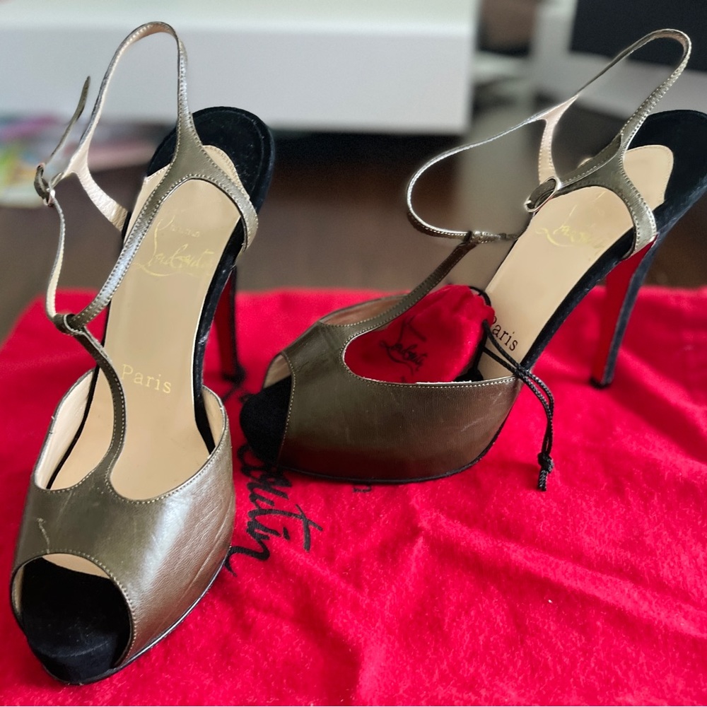 NEW. Louboutin Ernesta 120mm heels size 6/36 EU